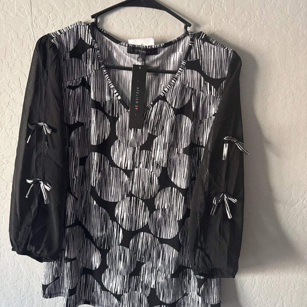 NWT Graphic Dot Blouse w/ Sheer Bow Sleeves – Size L